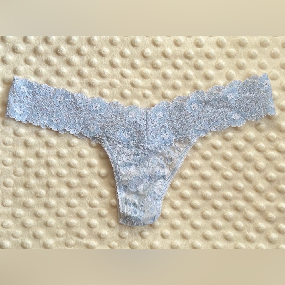 Hanky Panky Lace Thong Trio - Picture 5 of 8